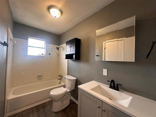 Photo - 230 Bell St