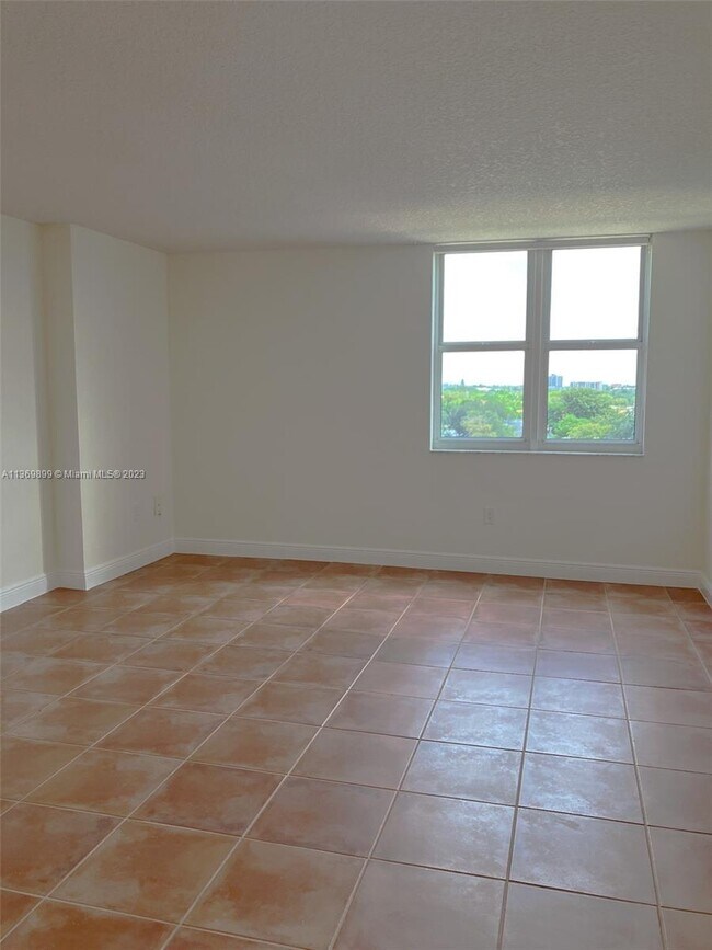 Photo - 3000 Coral Way Unit 621