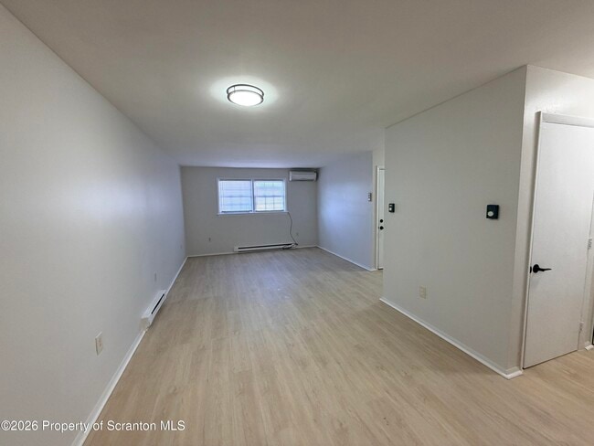 Photo - 1005-1015 Lincoln St