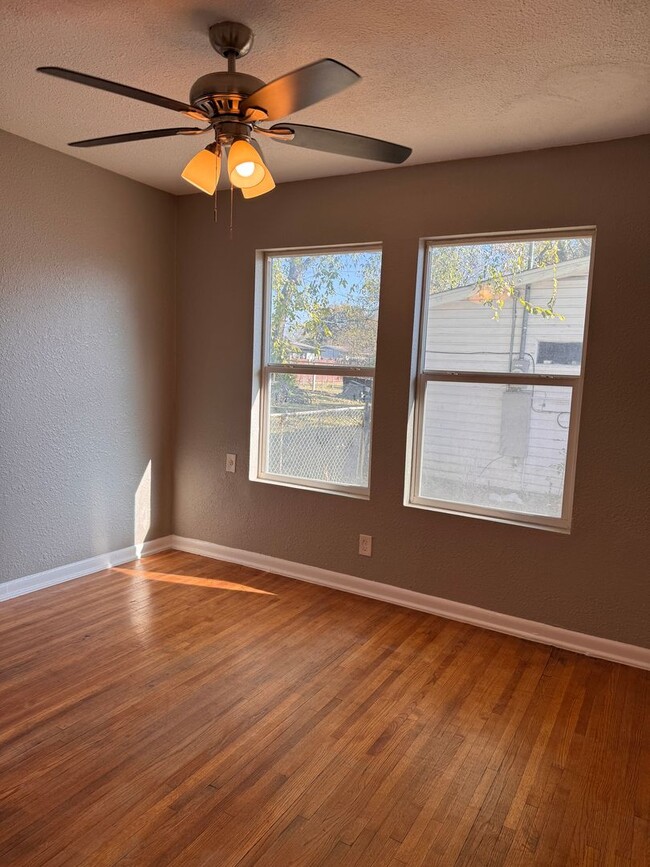 Photo - Property For Lease!