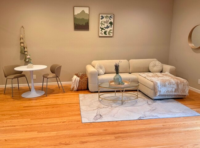 Building Photo - 760 La Mesa Dr