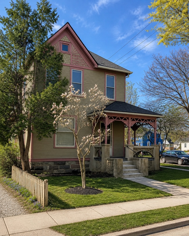 Photo - 821 W Liberty St Unidad 1