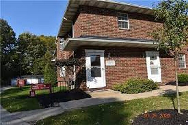 2 Bedroom, 2 Bath Broadview Heights - 2 Bedroom, 2 Bath Broadview Heights Townhome