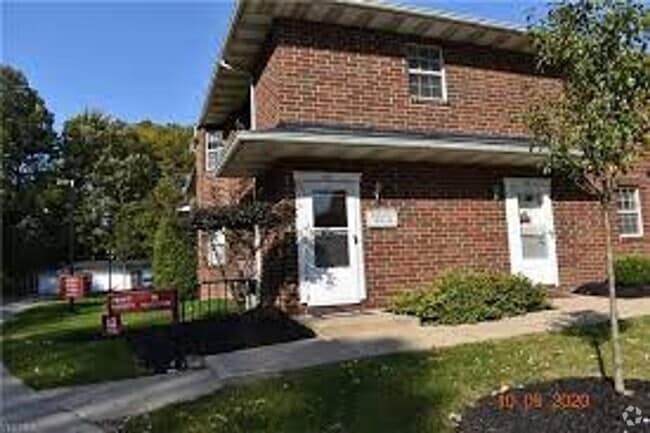 Building Photo - 2 Bedroom, 2 Bath Broadview Heights Rental