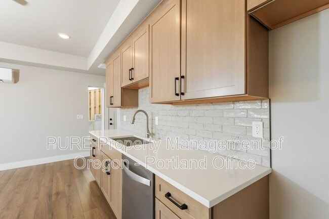 Photo - 2659 NE Justus Ave