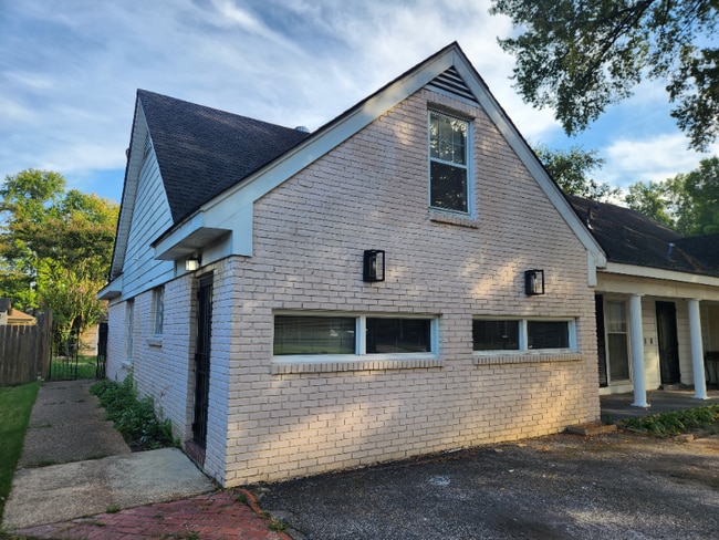 Photo - 3120 Darrow St