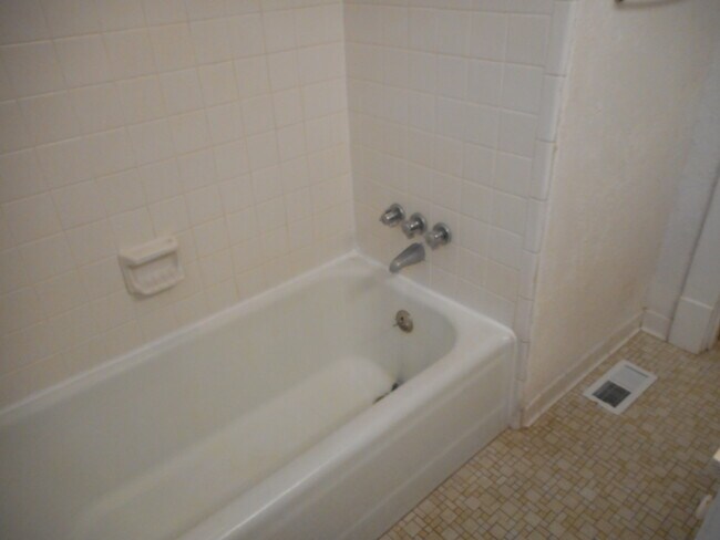 Photo - 233 Hawthorne St