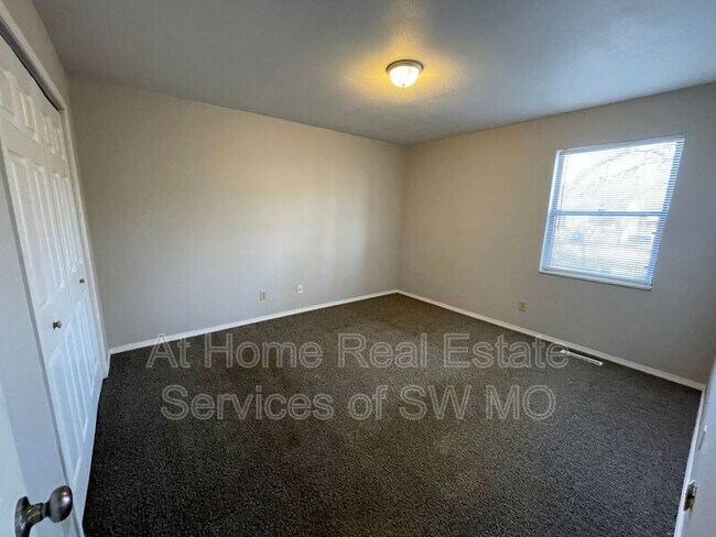 Photo - 900 S Crutcher Ave Unit Apt #4