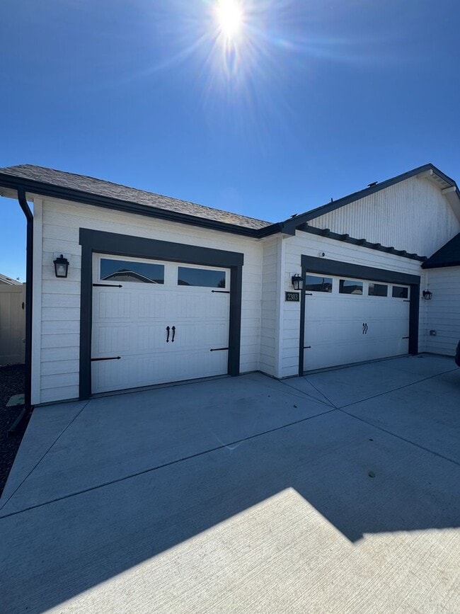 Photo - 2303 S 58th Ave
