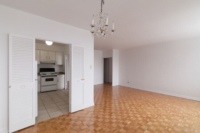 Photo - 900 Av. Rockland Unit 306