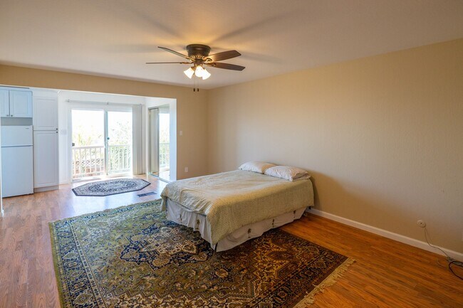 Photo - Studio with incredible views of the Bay!