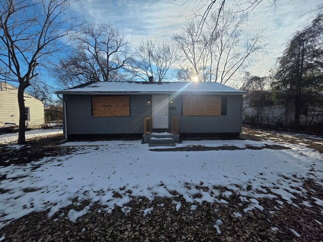 Building Photo - 310 Isabell St