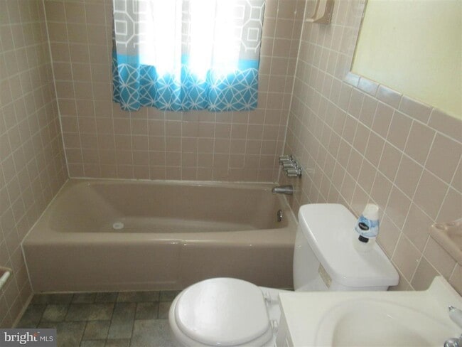 Bath - 3811 Mayberry Ave Unit 1