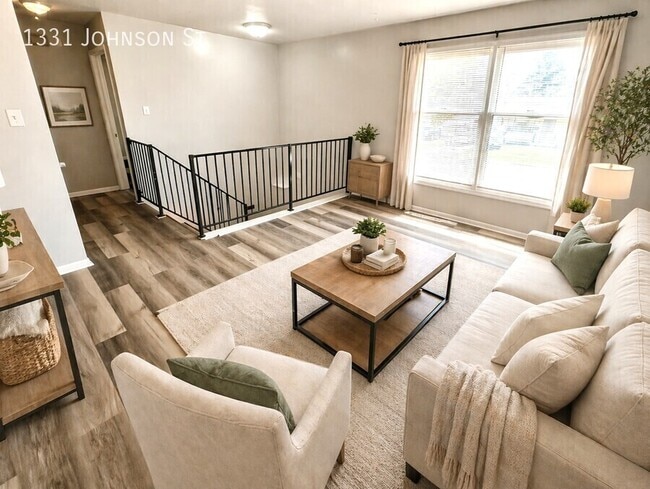 Photo - 1331 Johnson St