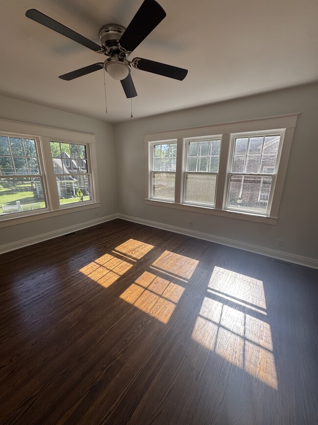 Living room - 1333 Castlewood Ave