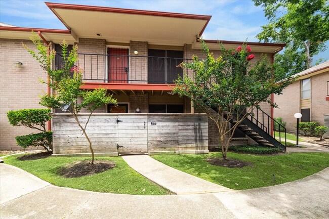 Building Photo - 12955 Woodforest Blvd Unit 30