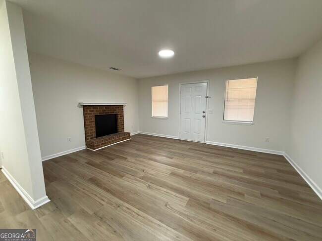 Photo - 160 W Paces Dr