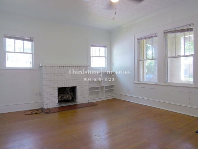 Photo - 2881 Selma St