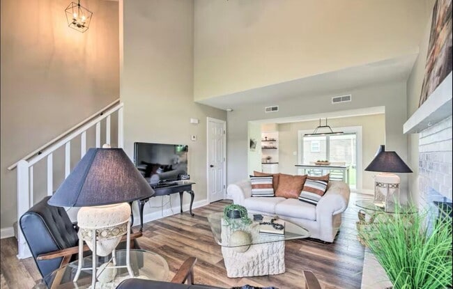 Photo - 534 W Southampton Dr