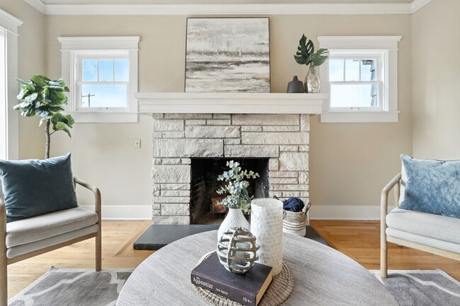 Photo - 423 NE 55th Ave