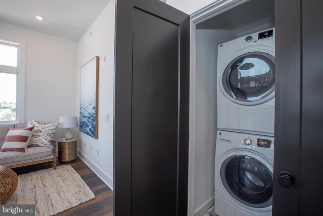 Photo - 2940 W Thompson St Unit 102