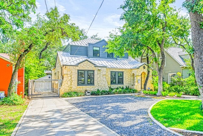 Photo - 258 Tuxedo Ave