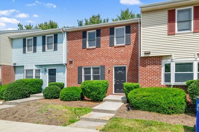 4 bed / 3 1/2 bath. Reserved Parking. Wal... - 4 bed / 3 1/2 bath.  Reserved Parking. Wal... Townhome
