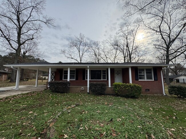 Photo - Cozy 3/2 Brick House with bonus room in West Rome- $1,595