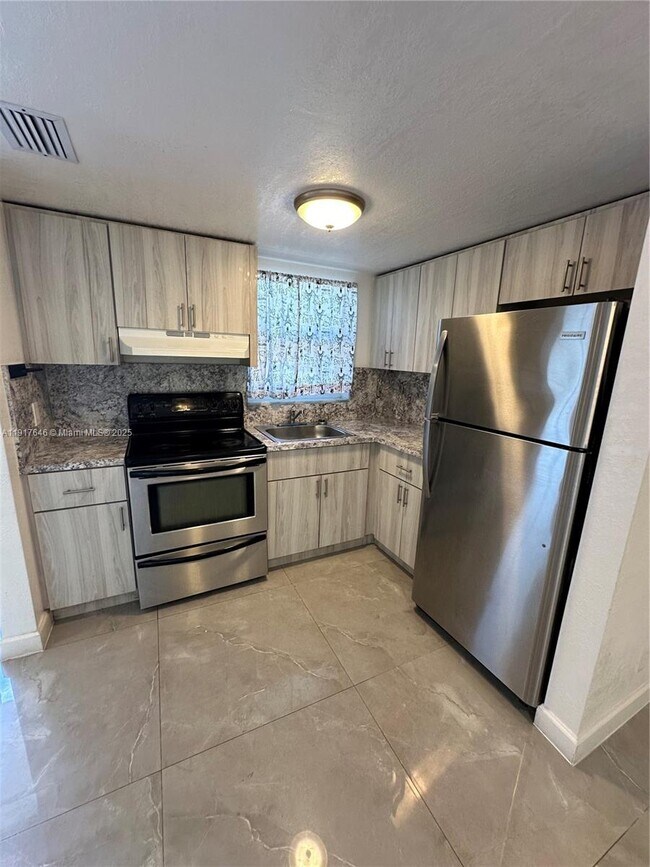 Photo - 3901 NW 9th Ave Unit 11