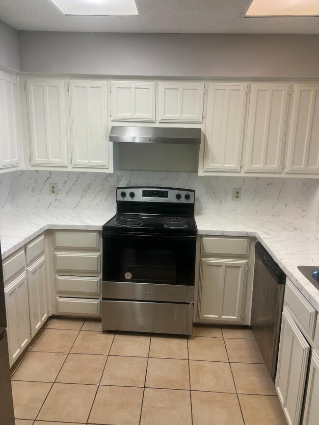 1113-1115 Suburban St