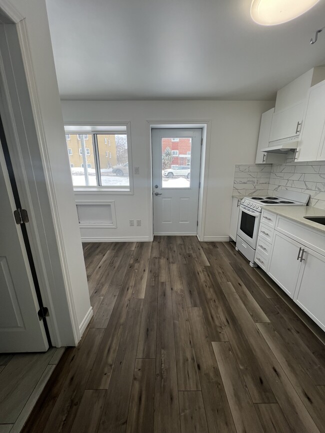 Building Photo - 630 Cummings Ave Unit 113