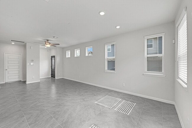 Photo - 1528 Lakeline Oak Dr