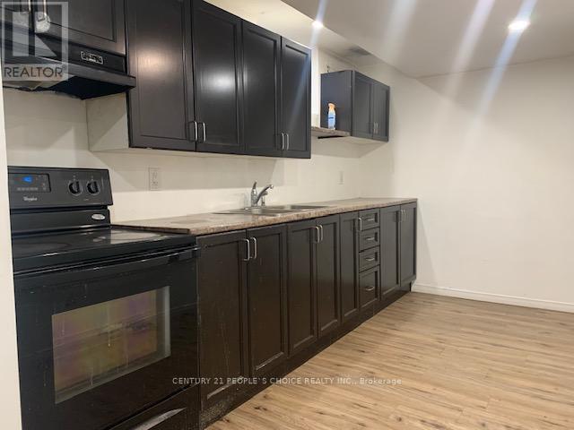 Photo - 1393 Selkirk Ave