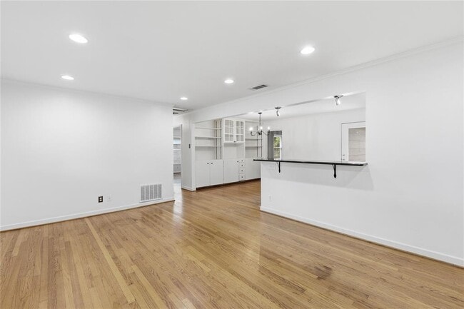 Photo - 1919 W 40th St