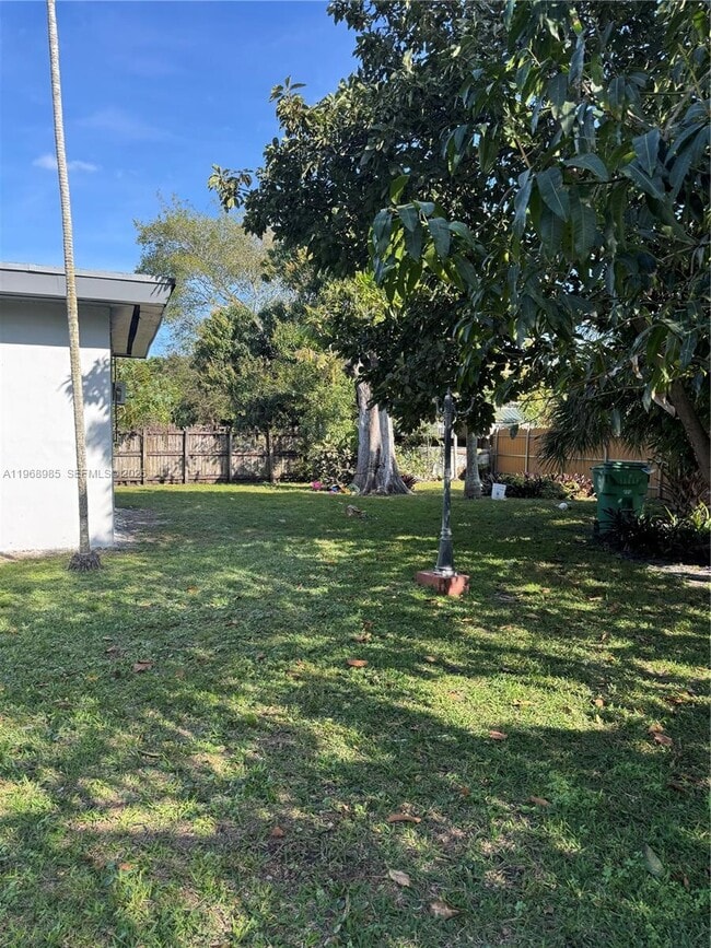 Photo - 480 NE 127th St