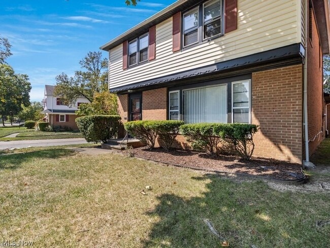 Photo - 2348 Saybrook Rd