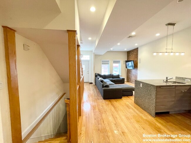 Photo - 98 L St Unit 1