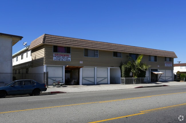 Building Photo - Wilmington Villas