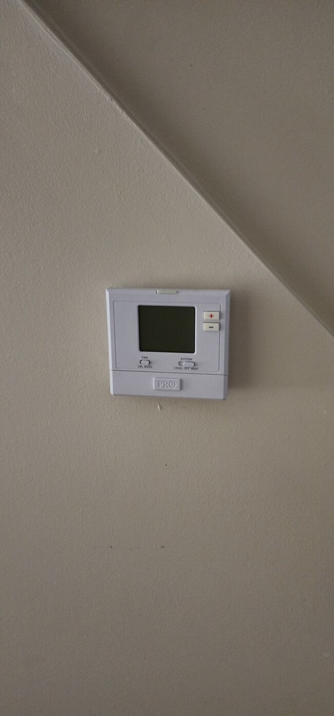 Photo - 639 Clinton St