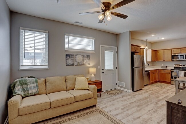 Building Photo - New 3Br, 2.5 Bath @ Willow Cascades!
