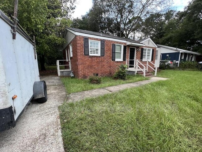 Building Photo - 829 Brooks Rd