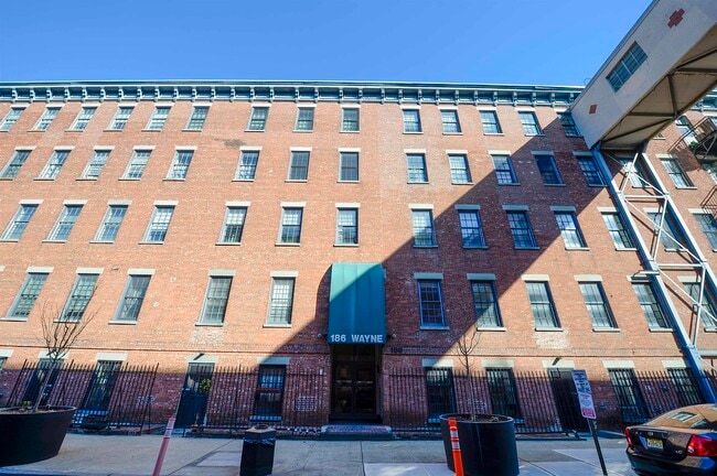Building Photo - 186 Wayne St Unit 118D