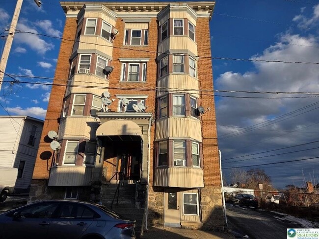 Building Photo - 312 S 17th St Unit 4