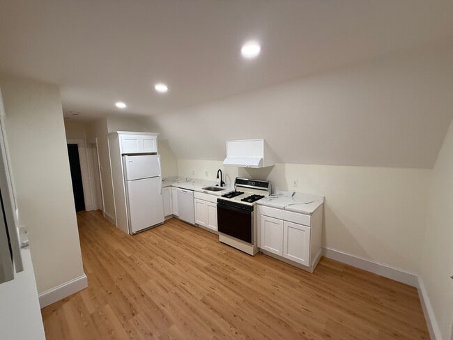 Building Photo - 44 Nesbit Avenue Unit 3rdFloor Rental