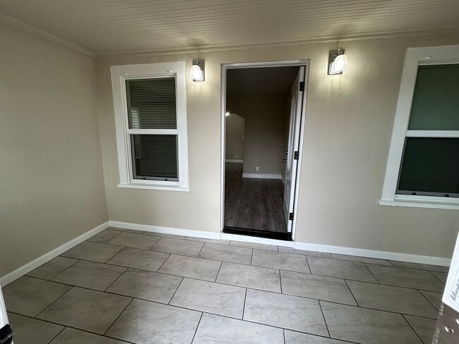 Photo - Spacious 2 Bed 2 Bath Close to Downtown House