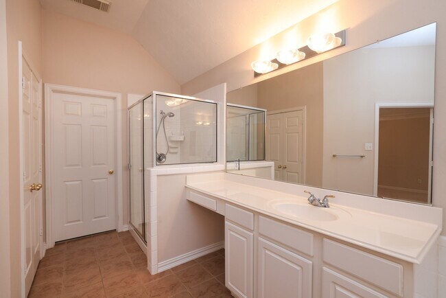 Photo - 17222 Leeside Dr