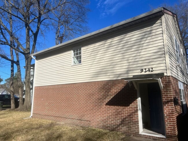 Building Photo - Hickory Street Unit B