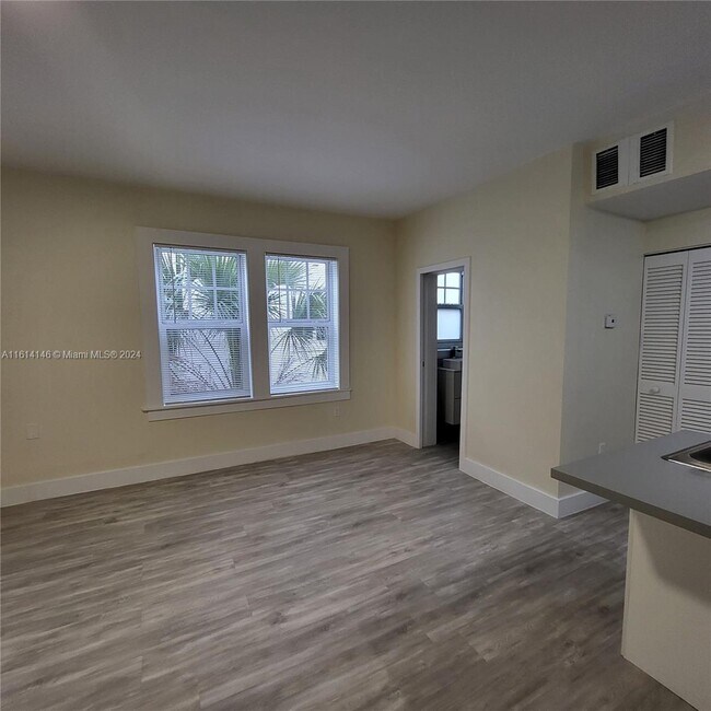 Photo - 536 14th St Unidad 301