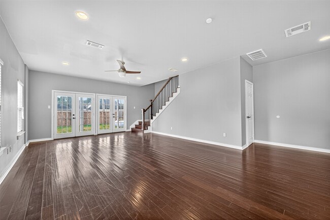 Photo - 146 Disney St