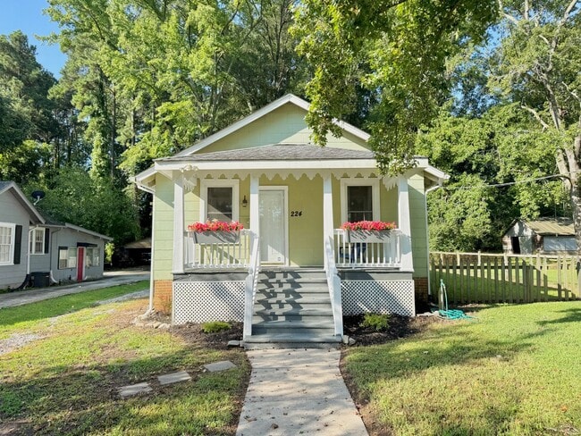 Building Photo - Adorable South Hill Charmer